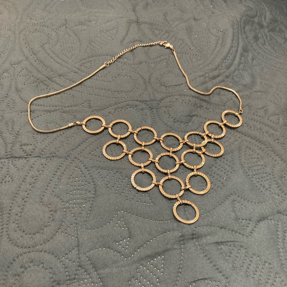 Silver toned circle necklace